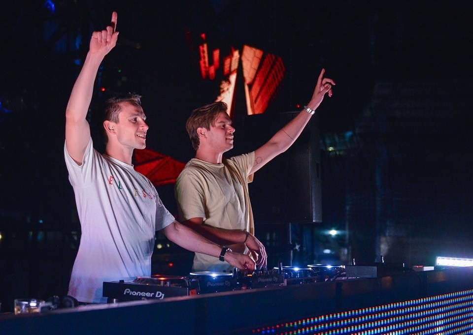 Lucas & Steve | Top Hill