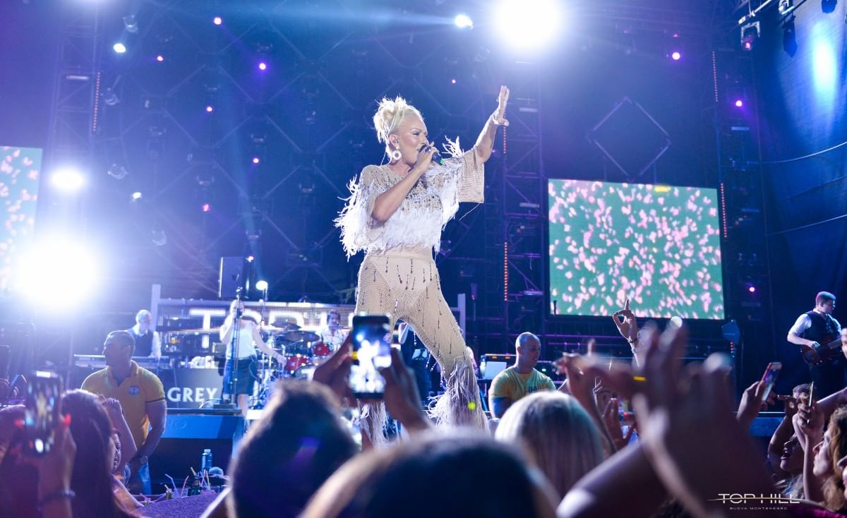 Lepa Brena | Top Hill