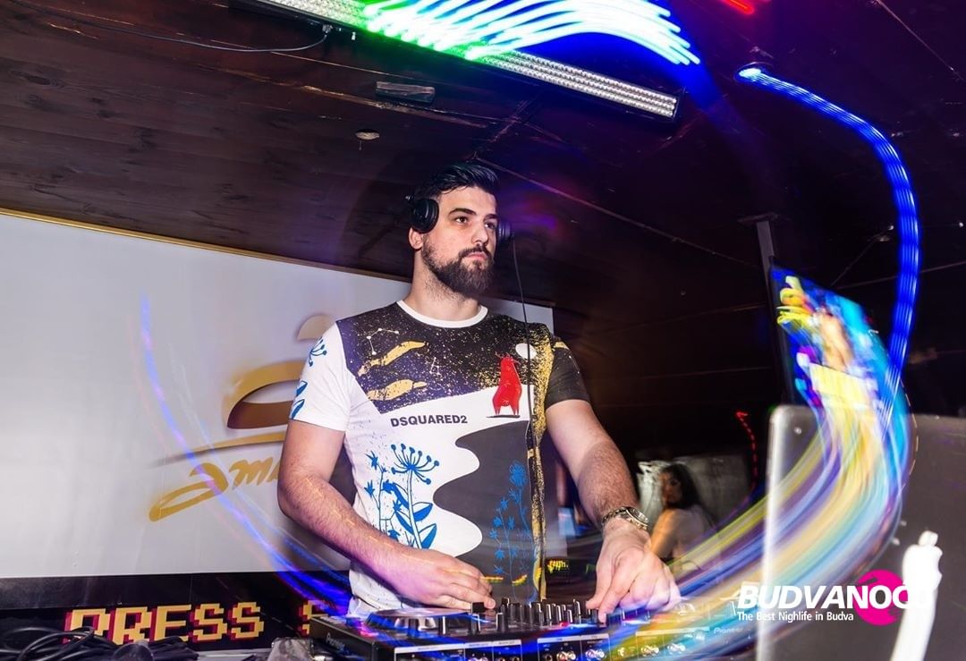 Weekend Party / DJ Vuleta | Ambiente Night Club