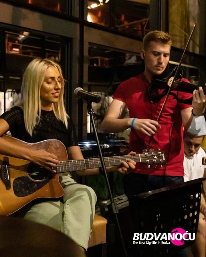 Kira Bend | Perla Club