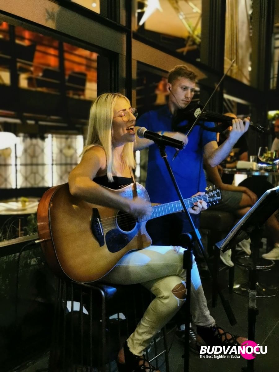 Kira Bend | Perla Club