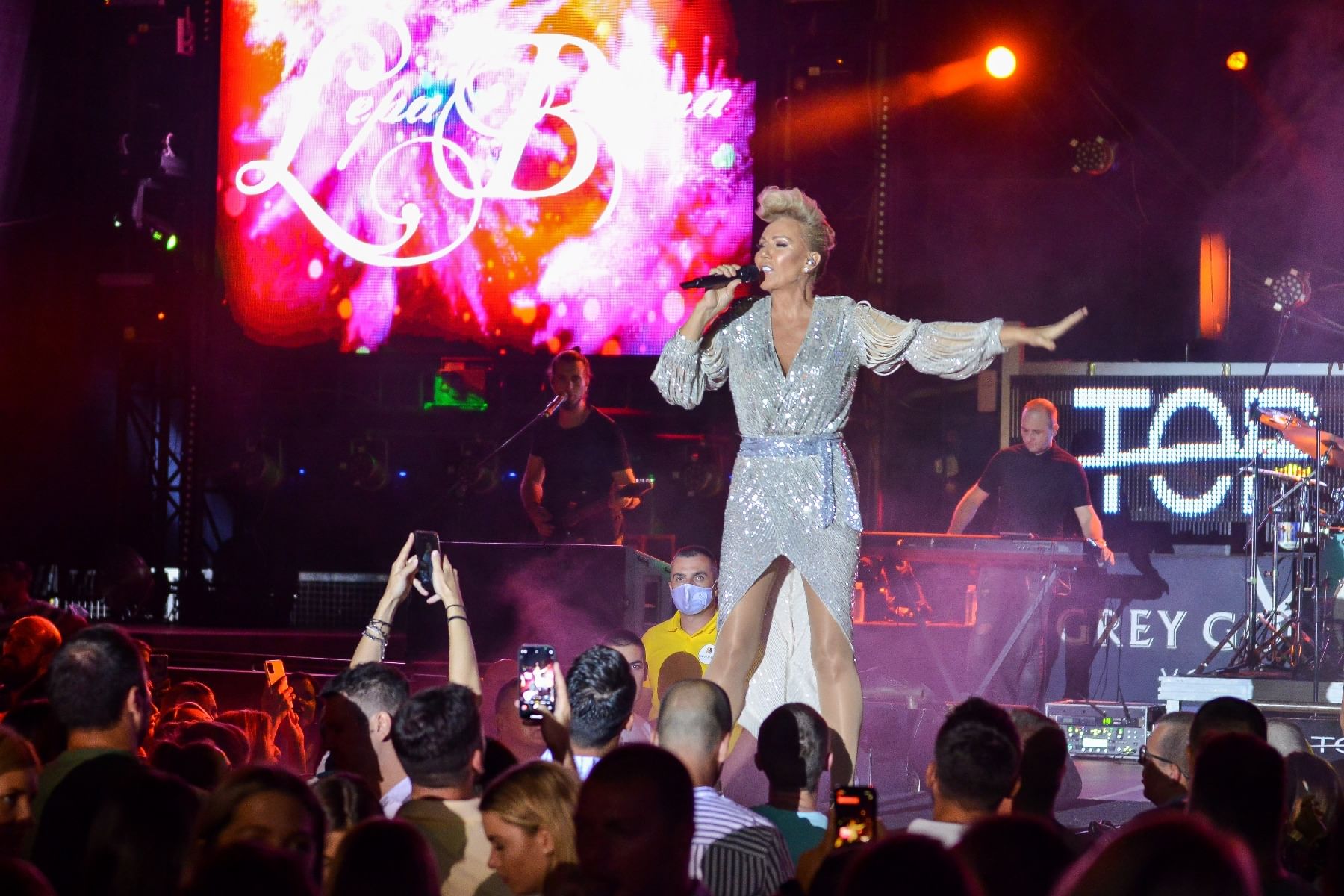 Lepa Brena | Top Hill