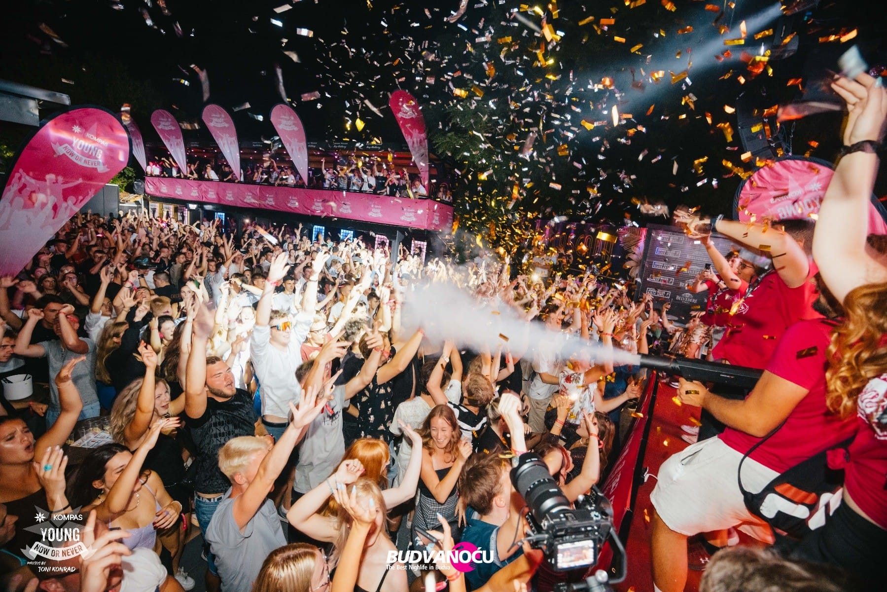 Kompas Young | Cascada