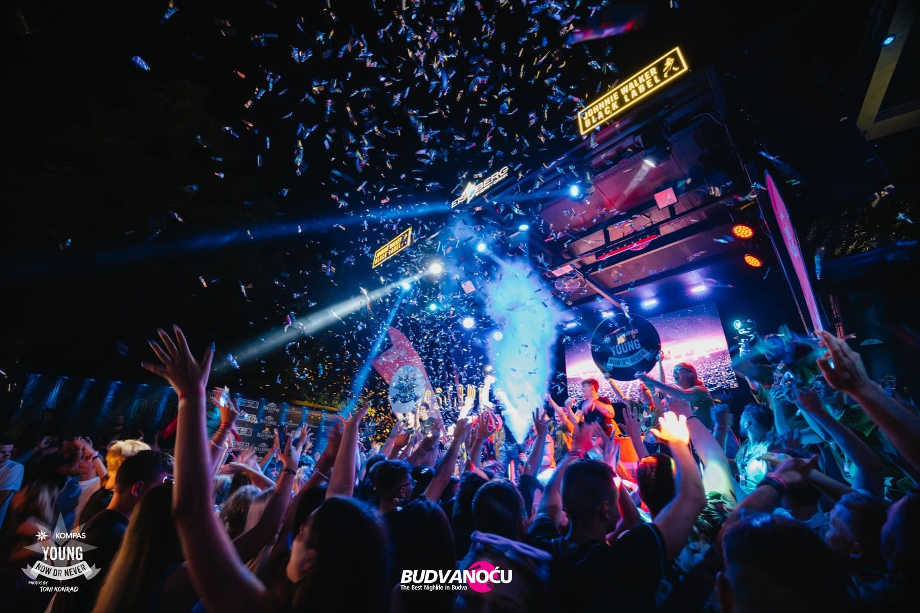 Kompas Young | Cascada