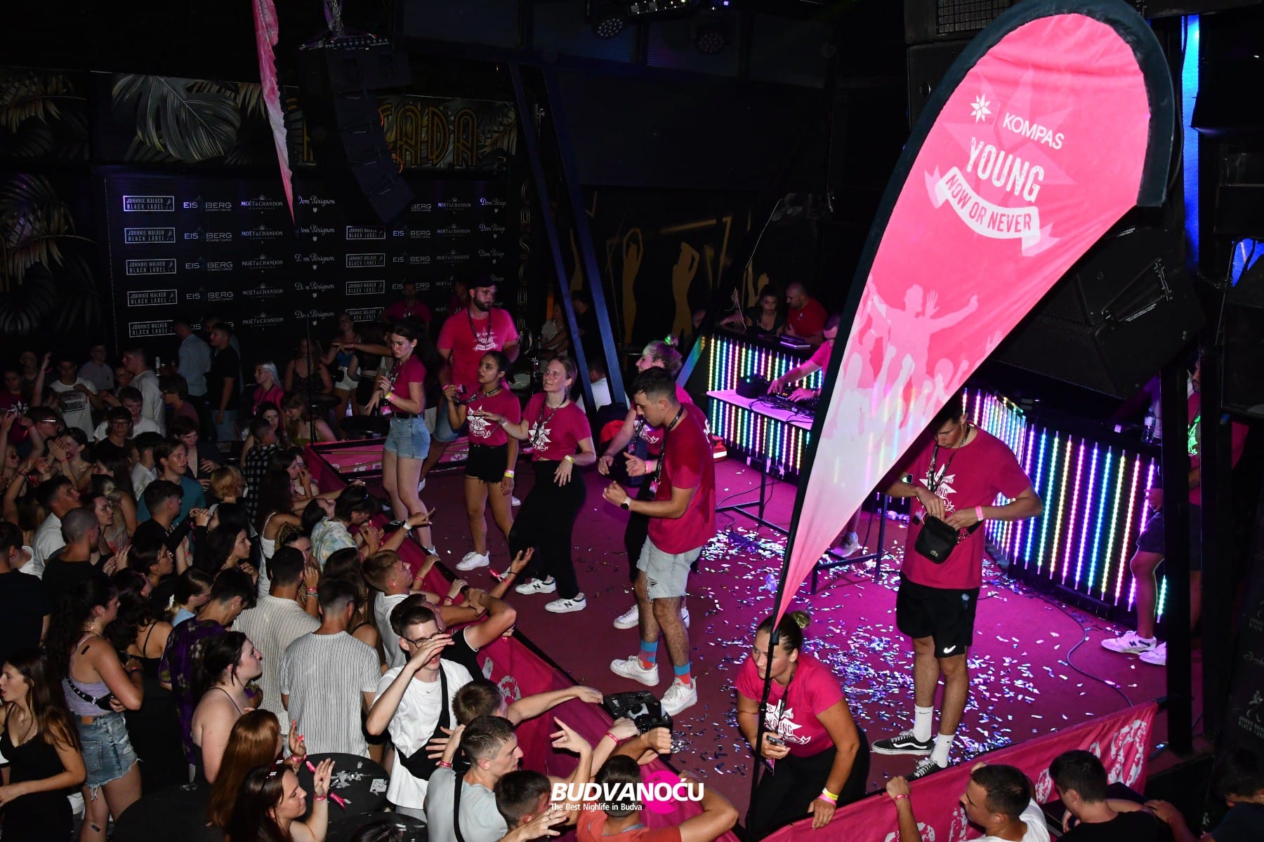 Kompas Young | Cascada